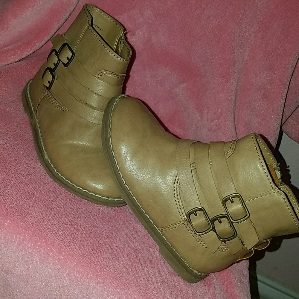 Boots - Picture 3 of 5
